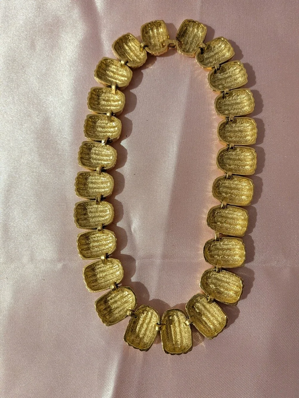 N/A elegant gold